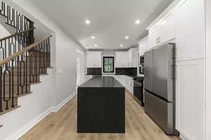 122 N Oakwood Ave, West Chicago, IL 60185 - Photo 5