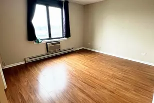 9098 W Terrace Dr, Niles, IL 60714 - Photo 7