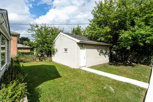 7261 N East Prairie Rd, Lincolnwood, IL 60712 - Photo 37