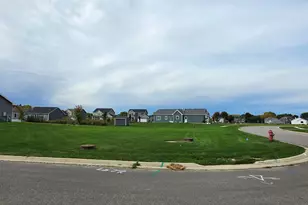 560 N Oak St, Hinckley, IL 60520 - Photo 11