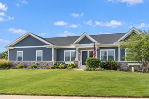 560 N Oak St, Hinckley, IL 60520 - Photo 1