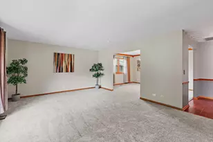 104 Millis Ln, Schaumburg, IL 60193 - Photo 5