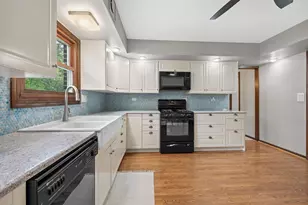 601 Menominee Ln, Naperville, IL 60563 - Photo 9