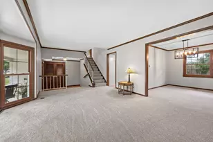 601 Menominee Ln, Naperville, IL 60563 - Photo 5