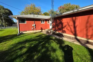 2207 16th Ave, Sterling, IL 61081 - Photo 3