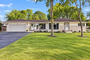 3810 Bobwhite Ln, Rolling Meadows, IL 60008 - Photo 1