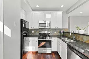 3435 W Berteau, Chicago, IL 60618 - Photo 11