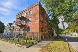 3435 W Berteau, Chicago, IL 60618 - Photo 3