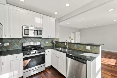 3435 W Berteau #3B, Chicago, IL 60618 - Photo 9