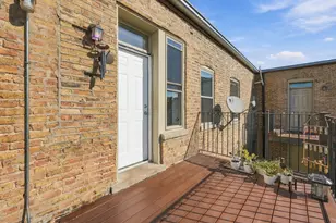 3435 W Berteau, Chicago, IL 60618 - Photo 17