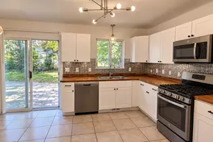 5511 Chantilly Cir, Lake in the Hills, IL 60156 - Photo 5