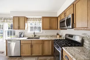 60 Winding Run Ln, Streamwood, IL 60107 - Photo 9