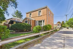 8714 S Merrill Ave, Chicago, IL 60617 - Photo 3