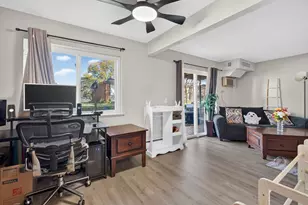 2407 E Brandenberry Ct, Arlington Heights, IL 60004 - Photo 7