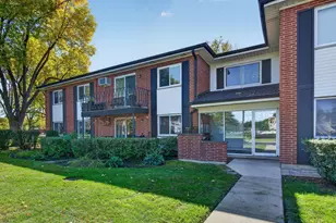 2407 E Brandenberry Ct, Arlington Heights, IL 60004 - Photo 1