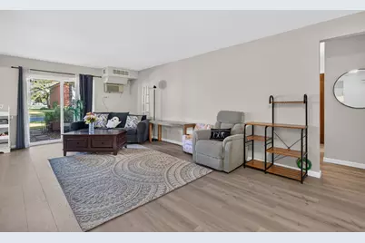 2407 E Brandenberry Court #1L, Arlington Heights, IL 60004 - Photo 3