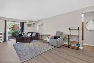 2407 E Brandenberry Ct, Arlington Heights, IL 60004 - Photo 3