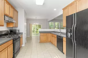 1420 Yellowstone Dr, Streamwood, IL 60107 - Photo 7