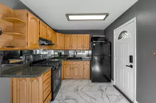 304 Hamrick Ave, Romeoville, IL 60446 - Photo 9