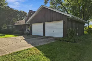 1401 E 28th St, Sterling, IL 61081 - Photo 13