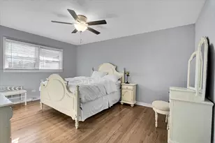 9248 S 89th Ave, Hickory Hills, IL 60457 - Photo 17