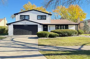 3103 N Wilshire Ln, Arlington Heights, IL 60004 - Photo 1