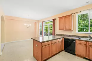 306 Remington Dr, Saint Charles, IL 60175 - Photo 13