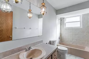 7832 Lamon Ave, Burbank, IL 60459 - Photo 7