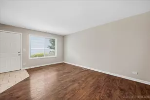 2S759 Winchester Circle, Warrenville, IL 60555 - Photo 3