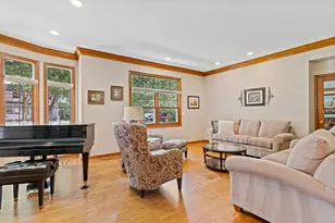 390 Grandview Ave, Glen Ellyn, IL 60137 - Photo 7