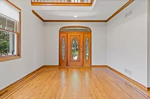 390 Grandview Ave, Glen Ellyn, IL 60137 - Photo 5