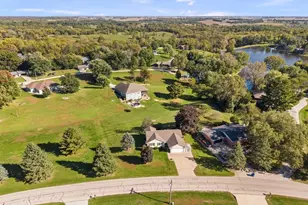 829 Fyre Lake Dr, Sherrard, IL 61281 - Photo 7