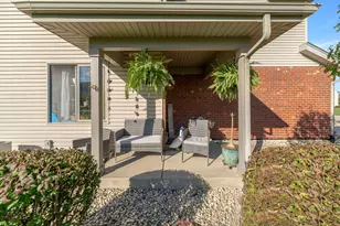 8229 Pecan Pl, Frankfort, IL 60423 - Photo 3