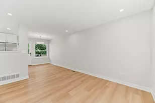 1404 Eastwood Ln, McHenry, IL 60051 - Photo 5