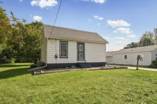222 S West St, Gibson City, IL 60936 - Photo 3
