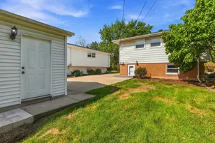 255 E Parkside Ave, Lombard, IL 60148 - Photo 5