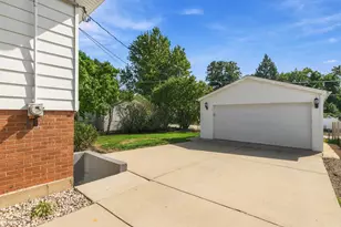255 E Parkside Ave, Lombard, IL 60148 - Photo 3