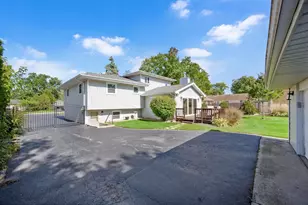 217 Holly Ave, Darien, IL 60561 - Photo 29