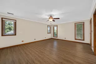 217 Holly Ave, Darien, IL 60561 - Photo 15