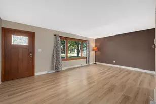 217 Holly Ave, Darien, IL 60561 - Photo 3