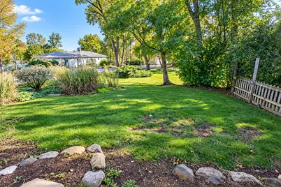 135 Hickory Road, Lake in the Hills, IL 60156 - Photo 19
