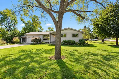135 Hickory Road, Lake in the Hills, IL 60156 - Photo 21