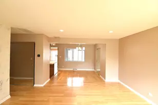 210 E Myrick Ave, Addison, IL 60101 - Photo 9