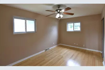 210 E Myrick Avenue, Addison, IL 60101 - Photo 13