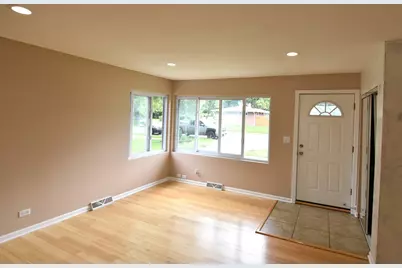 210 E Myrick Avenue, Addison, IL 60101 - Photo 11