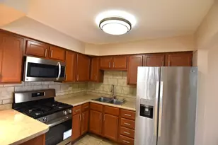 210 E Myrick Ave, Addison, IL 60101 - Photo 3