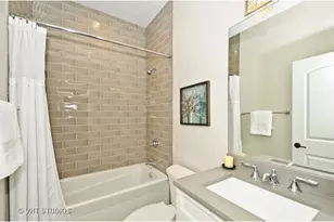3356 N Marshfield Ave, Chicago, IL 60657 - Photo 15