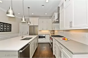 3356 N Marshfield Ave, Chicago, IL 60657 - Photo 7
