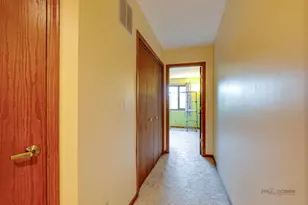 1613 Pebble Beach Dr, Hoffman Estates, IL 60169 - Photo 23