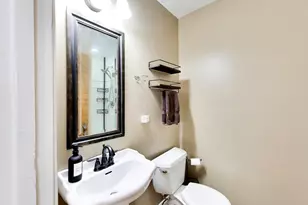 8911 Lamon Ave, Skokie, IL 60077 - Photo 25